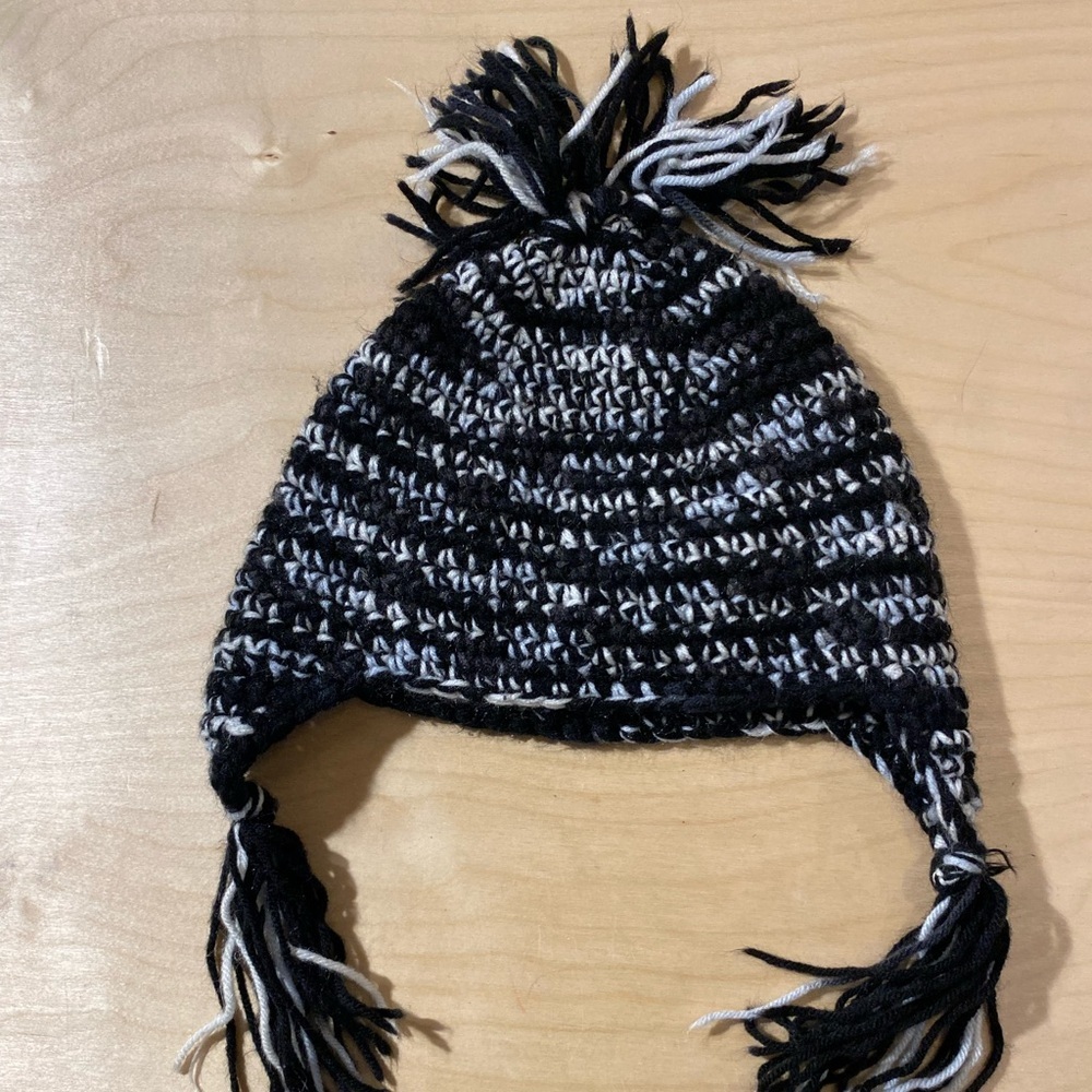 Black and White Owl Knit Hat (DH) - Picture 10 of 11